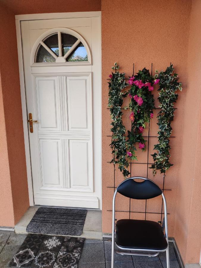Studio With Private Bathroom Privatunterkunft *
